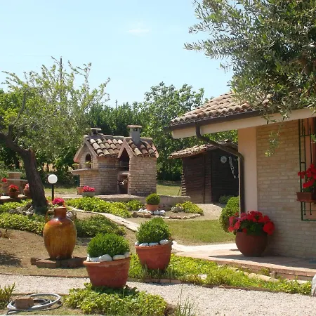 بيت للعطل Le Belle Marche Country House